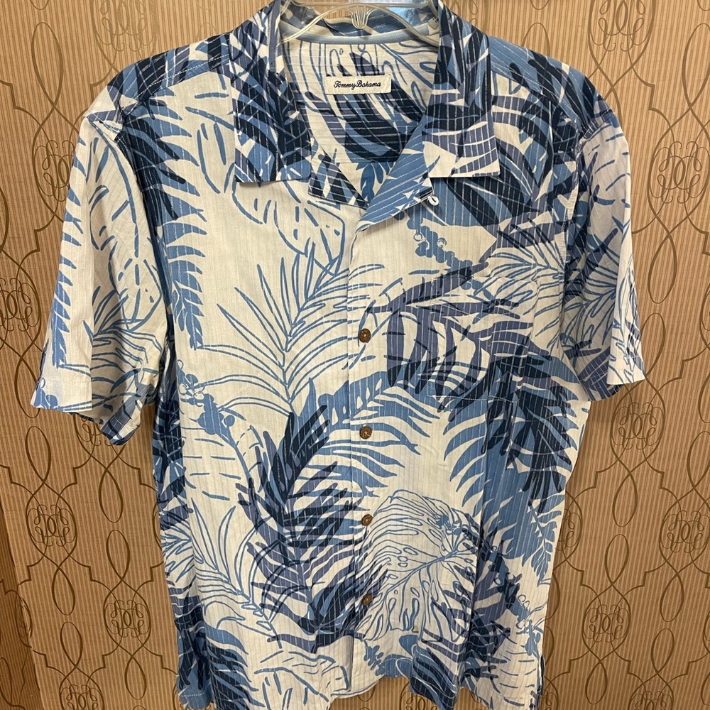 Men’s Tommy Bahama short sleeve shirt, size L